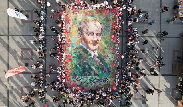 Cumhuriyet Meydanı’nda sanatla Atatürk sevgisi buluştu