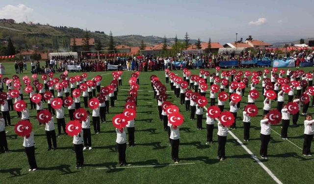 Demirci’yi çocuk sesleri şenlendirdi