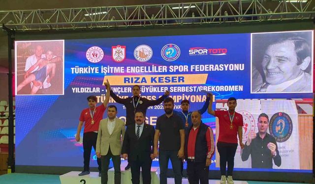 Denizlili güreşçi Türkiye şampiyonu oldu