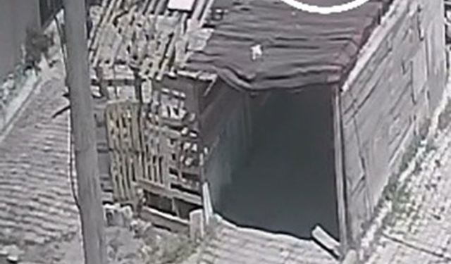 Deprem esnasında evinden garajın üzerine atladı