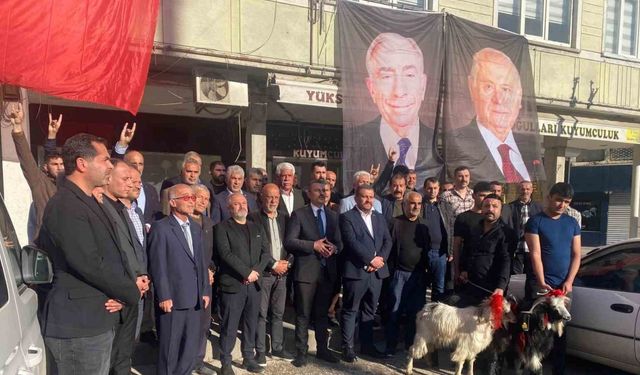 Devlet Bahçeli’nin sağlığına kavuşmasının ardından adak koç kesildi, tatlı ikram edildi
