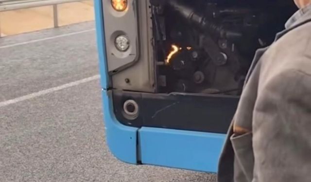 Diyarbakır’da bir vatandaş, otobüste çıkan yangını üfleyerek söndürmeye çalıştı