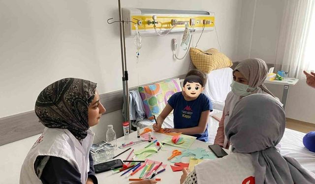 Diyarbakır’da hastane odalarında 23 Nisan sevinci