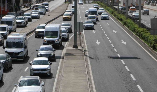Diyarbakır’da kapısı açık otomobille tehlikeli nakliye