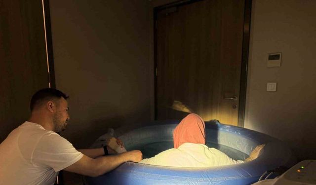Diyarbakır’da suda gerçekleşen doğumda 3 kilo 600 gram ağırlığında bebek dünyaya geldi