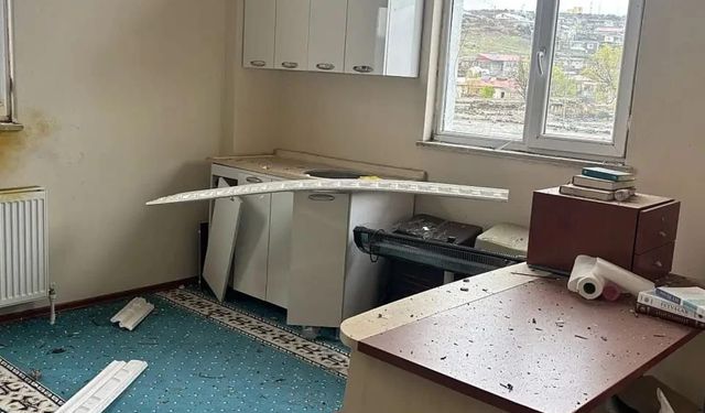 Doğubayazıt’ta bir camiye yıldırım düştü