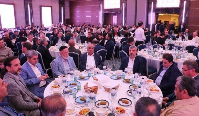 (Düzeltme) Binlerce kişi Diyarbakırlı hayırsever iş adamının mevlidinde bir araya geldi