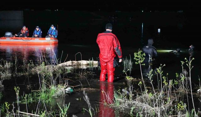Edirne’de Meriç Nehri’ne giren çocuk hayatını kaybetti