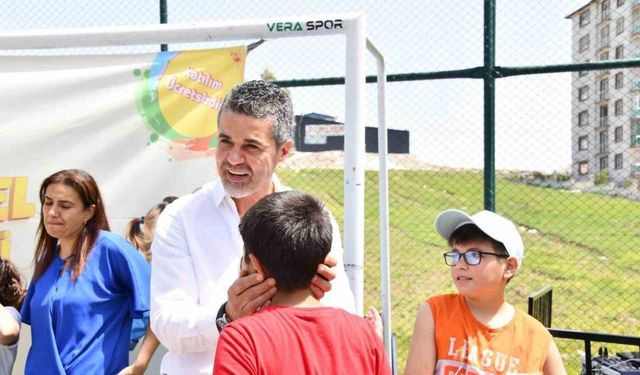 ‘Eğlence Tırı’ 23 Nisan’da depremzede çocukların yüzünü güldürdü