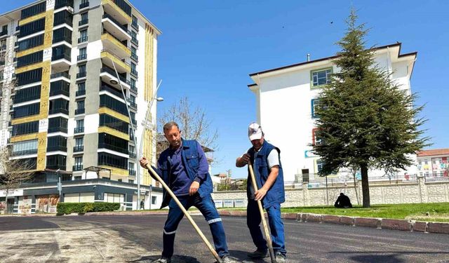 Elazığ’da asfaltlama çalışmaları sürüyor