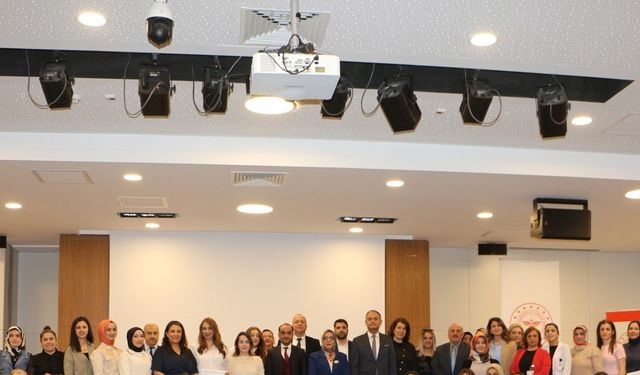 Elazığ’da ebelik, normal doğum bilgi ve beceri artırma, afete hazır olunuş eğitimi sertifika dağıtım töreni