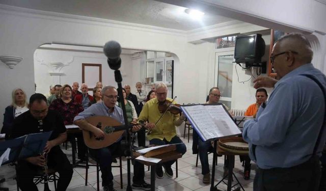 Emekli astsubaylardan Türk Sanat Müziğine destek