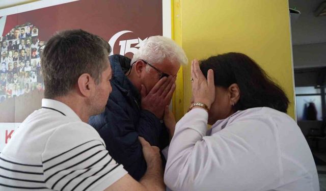 Emekliye ayrılan öğretmene duygusal veda: Gözyaşlarına hakim olamadı
