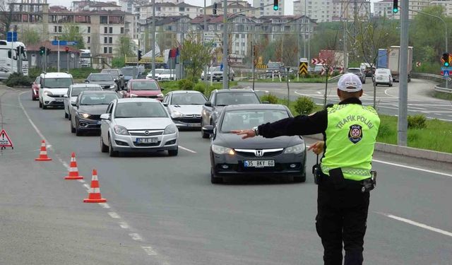 Emniyetten bayram dönüşüne geçen sürücülere bilgilendirme ve uyarı