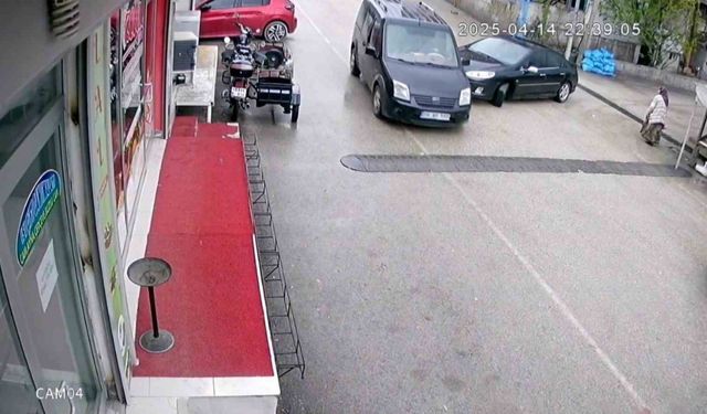 Eruh’ta maddi hasarlı kaza güvenlik kamerasına yansıdı
