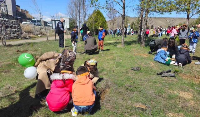 Erzincan’da 524 fidan toprakla buluştu