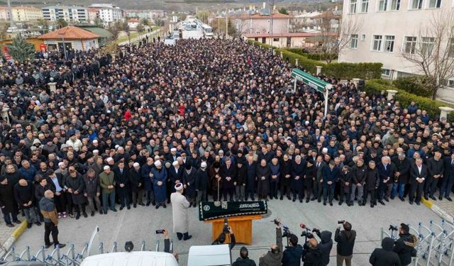 Erzincan’ın manevi önderlerinden Hüseyin Avni Reyhan son yolculuğuna uğurlandı