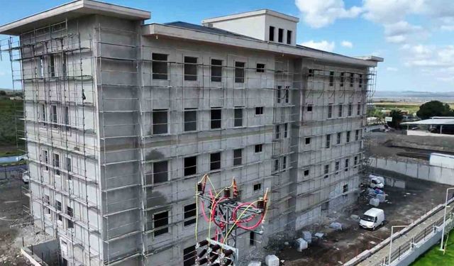 Erzin’de hükümet konağı inşası sürüyor