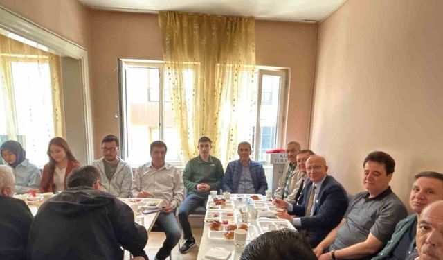Eskişehir’de okuyan Türk Dünyası öğrenci temsilcileri kahvaltıda bir araya geldi