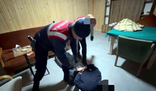 Evin her yerine silah zulalamışlar