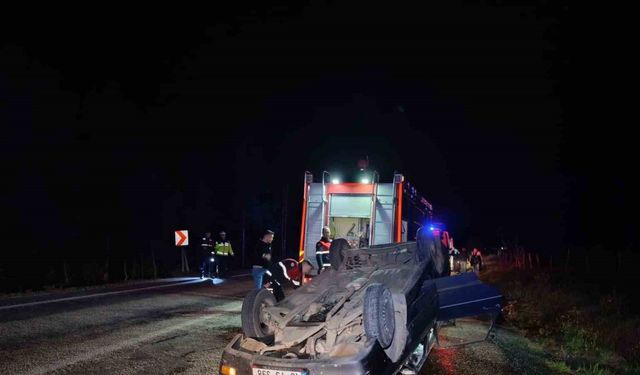 Farları kapalı olan otomobile arkadan çarptı: 5 kişi yaralandı