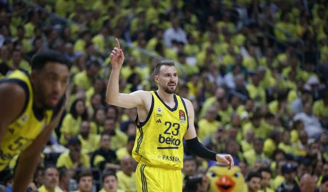Fenerbahçe, play-off serisinde 1-0 öne geçti