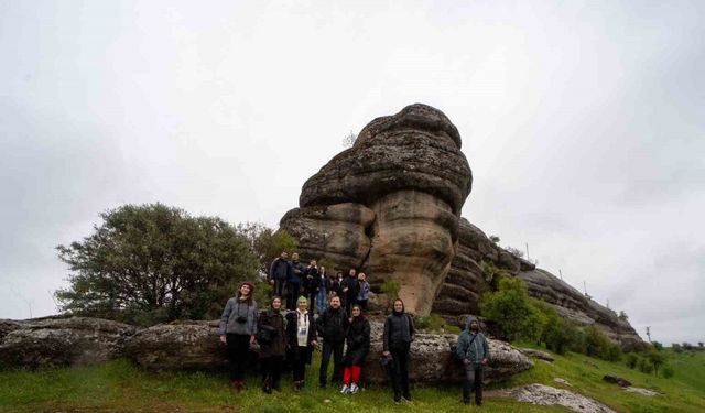 Fotoğraf severler yağmur altında Kefrun Kalesi’ni fotoğrafladı