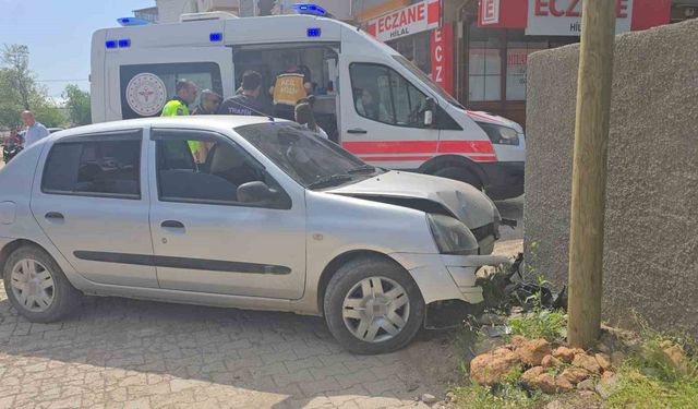 Gaziantep’te virajı alamayan otomobil duvara çarptı: 5 yaralı