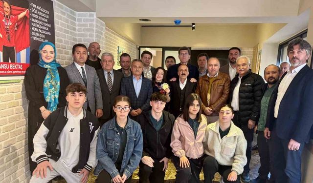 Giresun’da Avrupa ve Dünya şampiyonu Milli Halterci Cansu Bektaş altınla ödüllendirildi