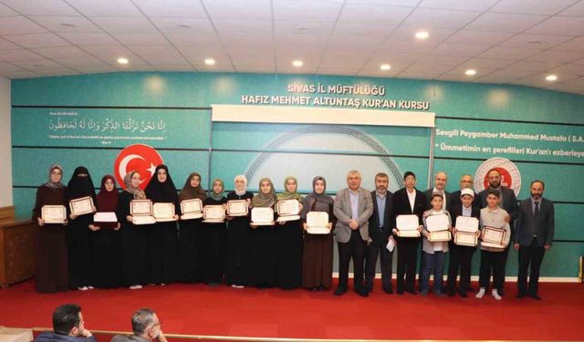 Hafızlık sınavını geçen öğrencilere belge verildi