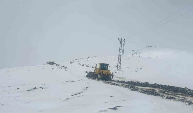 Hakkari’de 2 köy ve 1 mezra yolu ulaşıma kapandı
