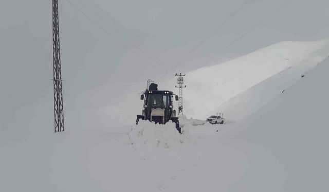 Hakkari’de 37 köy yolu ulaşıma kapandı