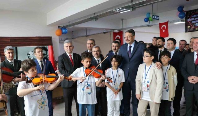 Hakkâri’de bilim ve sanat sergisi ziyarete açıldı
