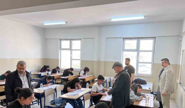 Hakkari’de bursluluk sınavı başarıyla tamamlandı