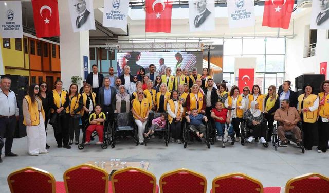 Hatay Büyükşehir Belediyesi 22 vatandaşa tekerlekli sandalye dağıttı