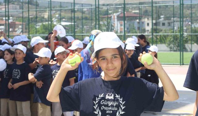 Haydi Tenise projesi deprem bölgesinde eş zamanlı başladı