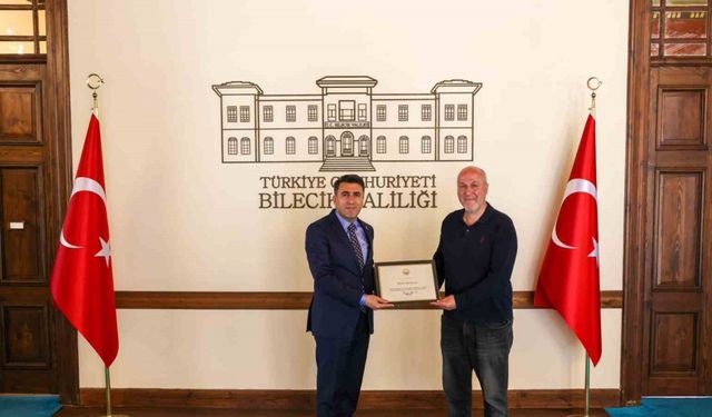 Her gün çöp topluyordu, Vali Aygöl teşekkür belgesi takdim etti