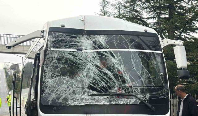İki işçi servis aracı çarpıştı: 1’i sürücü 20 kişi yaralandı