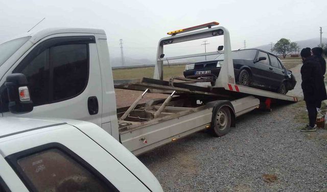 İki otomobilin çarpıştığı kazada 3 kişi yaralandı