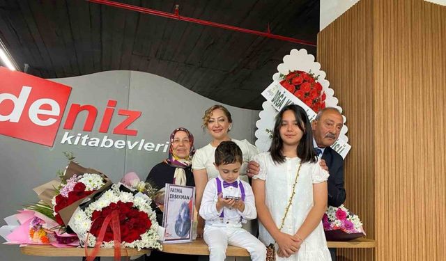 "İnsan Kendine Yabancı" şiir kitabının imza günü düzenlendi