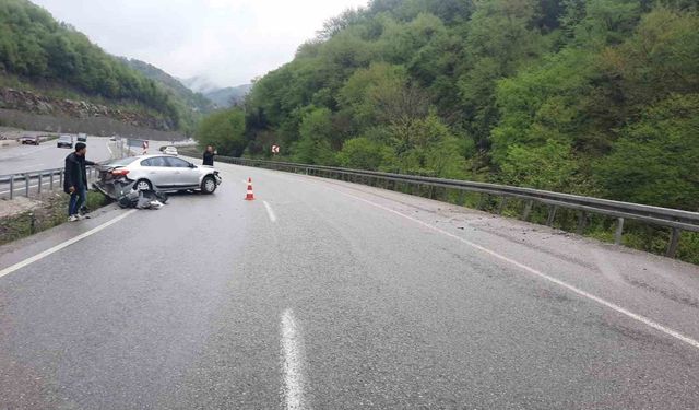 Islak zeminde kontrolü kaybeden sürücü hafif yaralandı