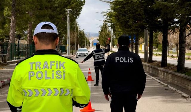 Isparta’da 7 günde 2 bin 605 sürücüye ceza kesildi