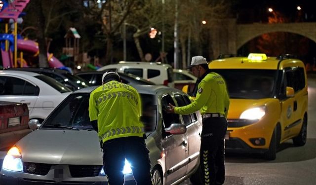 Isparta’da kurallara uymayan 20 araç sürücüsüne idari para cezası