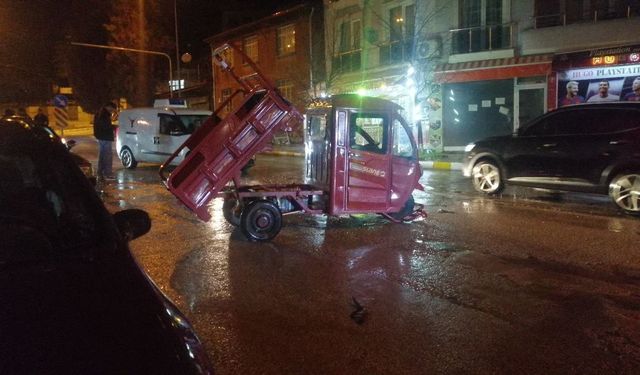 Isparta’da otomobille çarpışan elektrikli motosiklet sürücüsü yaralandı