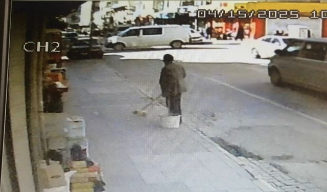 Isparta’da ticari aracın otomobile çarptığı anlar güvenlik kamerasına yansıdı