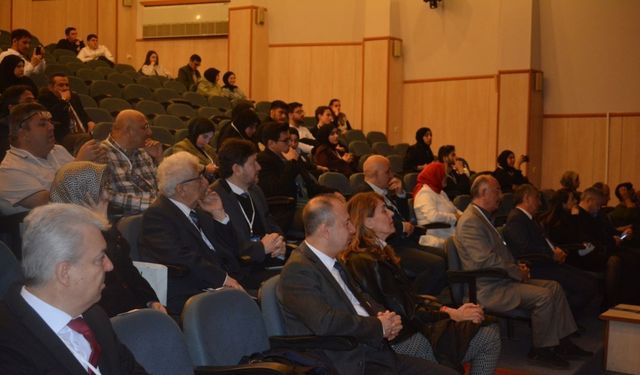 İzmir’de İlmî ve Kültürel Hayat sempozyumu başladı