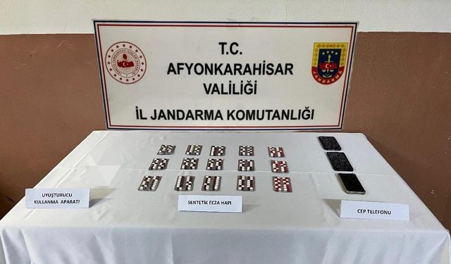 Jandarma 208 adet uyuşturucu hap ele geçirdi