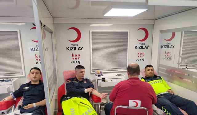 Jandarma ekipleri kan bağışı yaptı