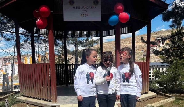 Jandarmadan çocuklara unutulmaz 23 Nisan kutlaması: "O ses jandarma"