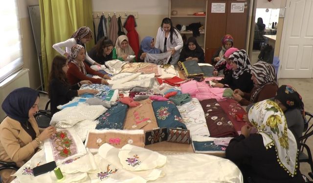 Kadınlar hem meslek öğreniyor hem de aile bütçesine katkı sağlıyor